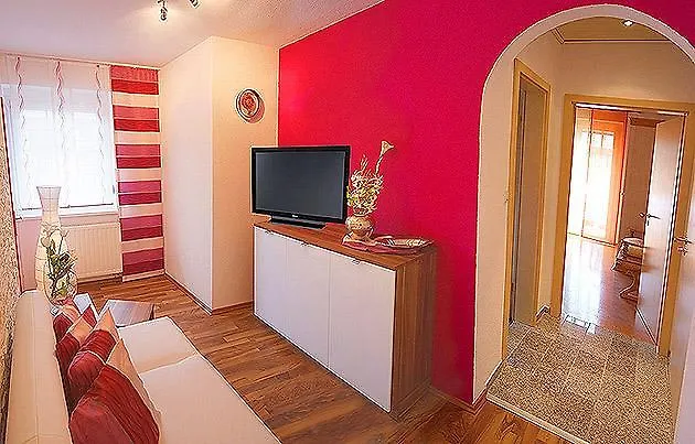 Konukevi Gaestehaus Ingrid 4*