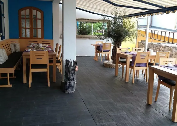 Konukevi Gaestehaus Ingrid 4*